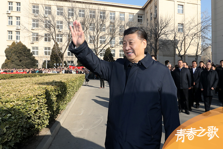 2019年1月17日，習(xí)近平在天津南開大學(xué)向?qū)W生揮手致意。